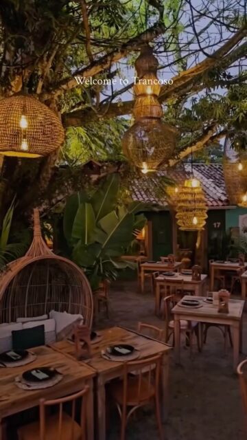 Eu sempre digo que Trancoso é o meu lugar de alma no mundo. E cada vez que volto aqui entendo um pouco mais o porquê. Existe algo aqui que desacelera os excessos e ao mesmo tempo desperta tudo aquilo que sem perceber estava adormecido em mim.

Trancoso tem esse poder quase inexplicável de me reconectar comigo mesma. É onde venho para recarregar, mas de um jeito diferente: não é apenas descanso, é energia. É movimento… 
É aquela sensação rara de estar exatamente onde eu deveria estar.
🇧🇷🤍
.
#brasile #trancoso #bahia #viaggisumisura #brazil